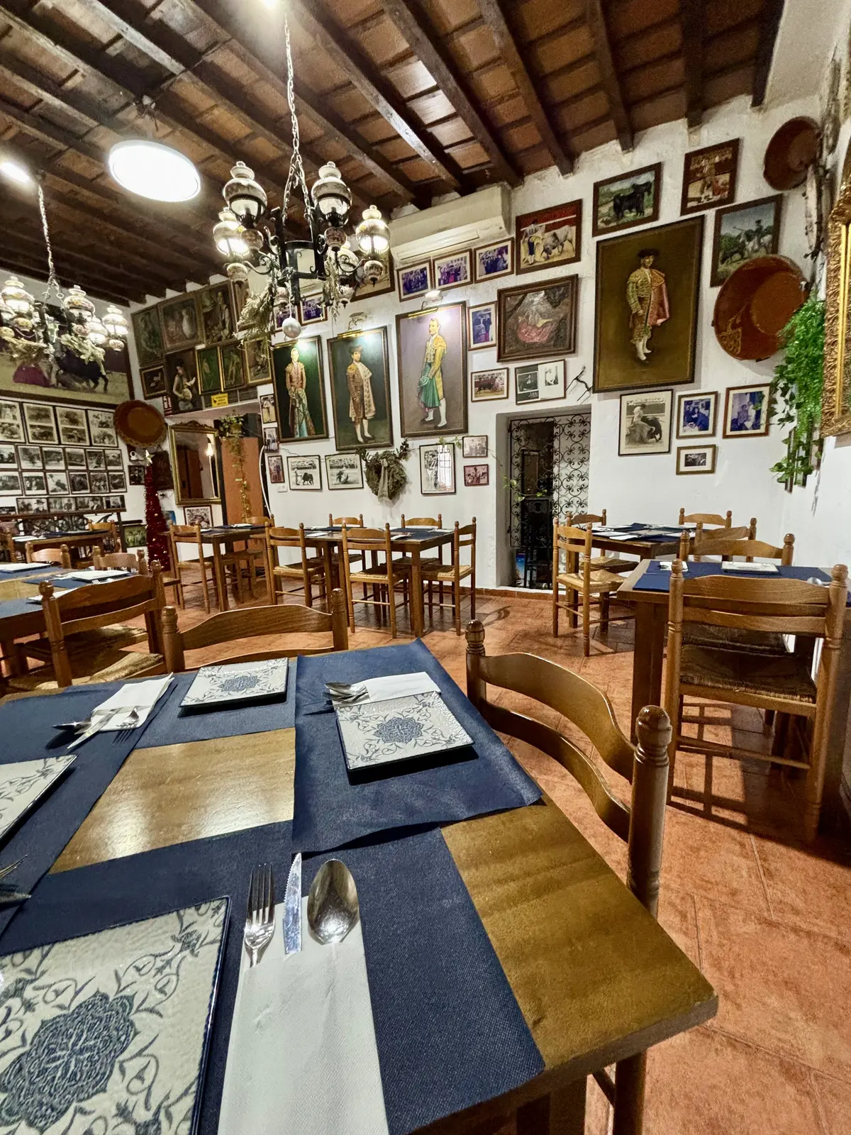 Detalle del comedor y su decoración